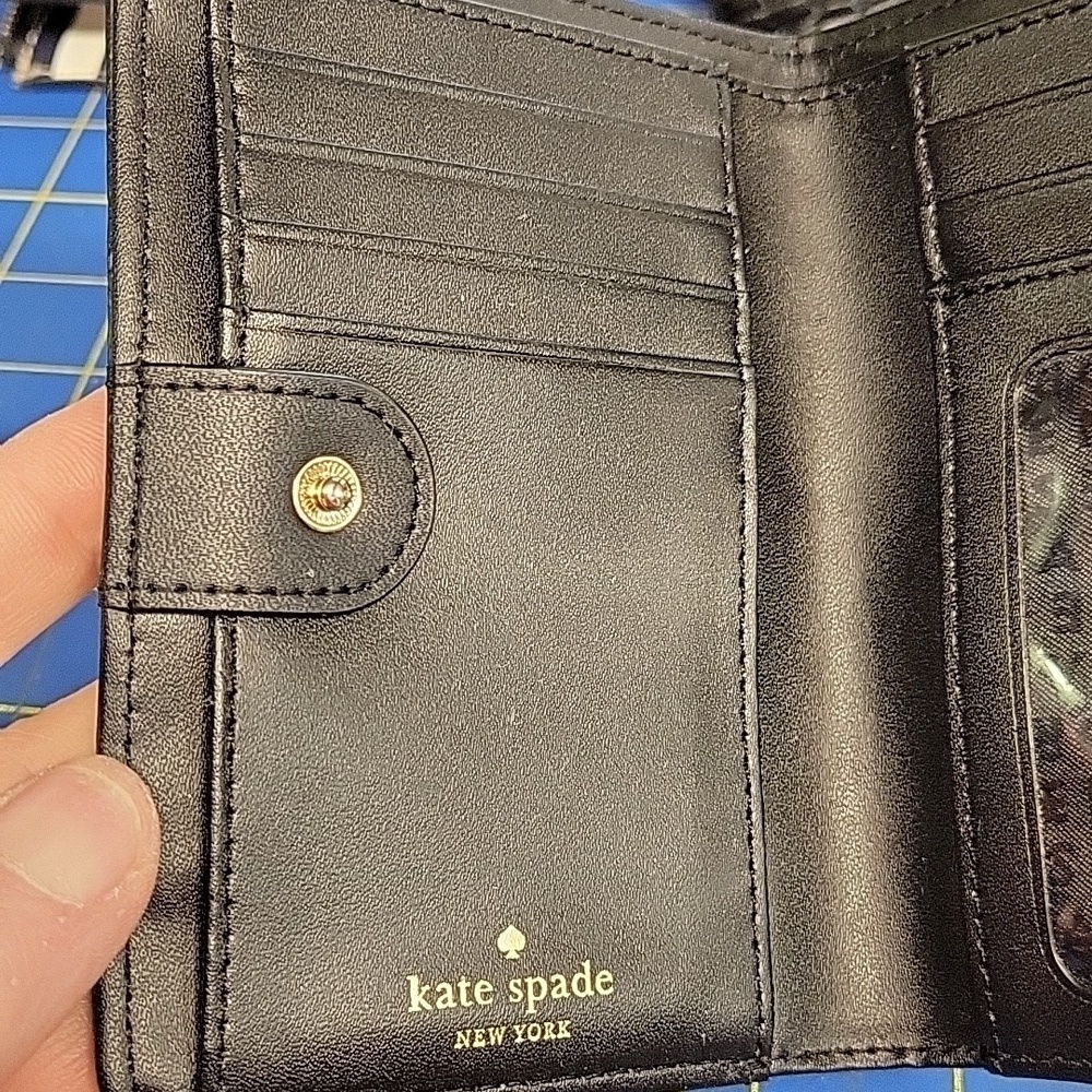 Kate Spade Patent Black Card Holder Wallet 5.5" x 4" x 0.5" Preowned - Picture 4 of 13